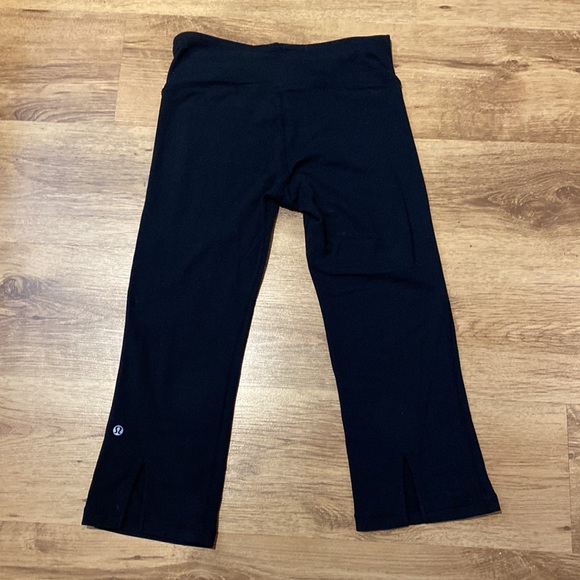 Black capris lululemon with back leg slit - Picture 3 of 9